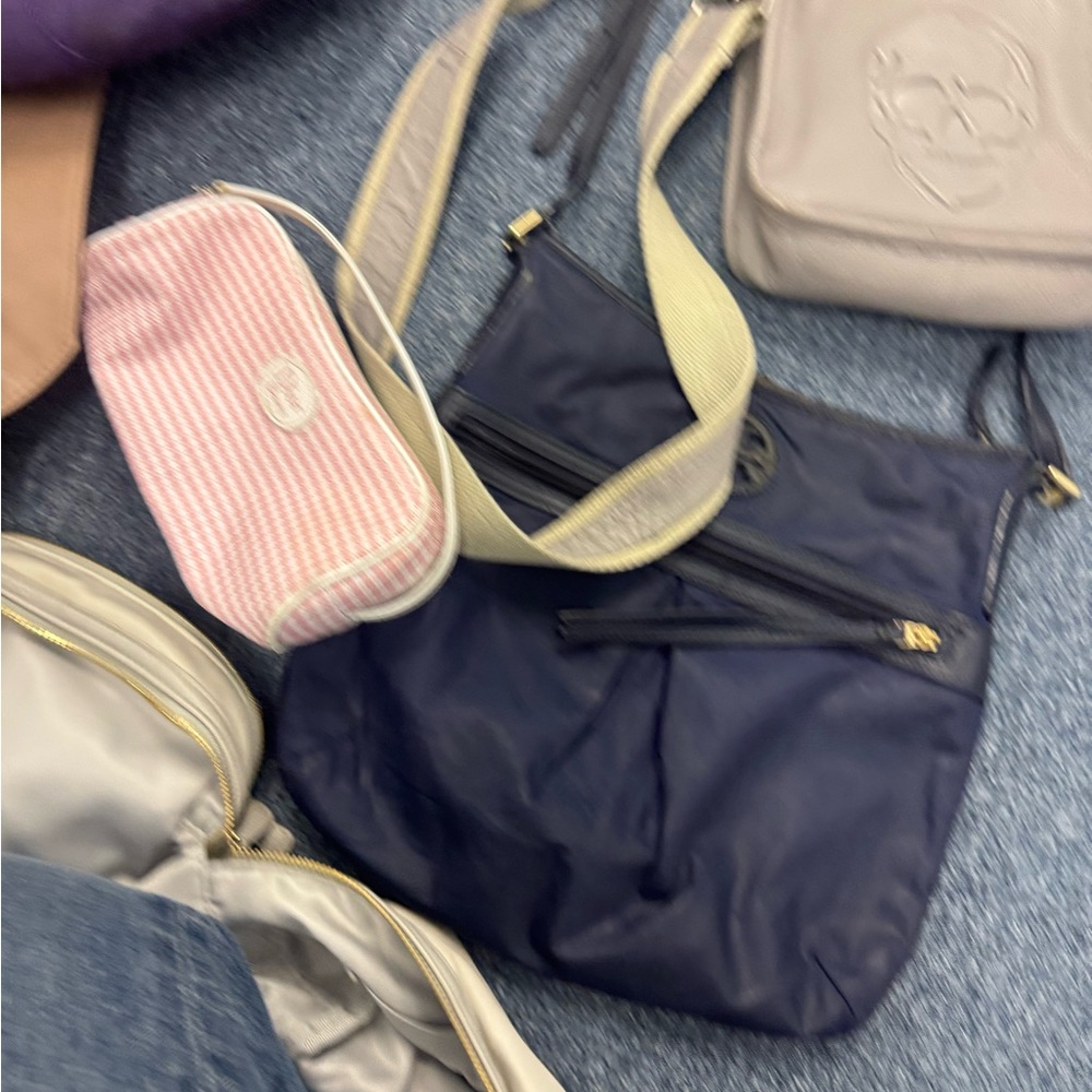 Storage closet clear out women’s bags and accessories - Picture 15 of 15